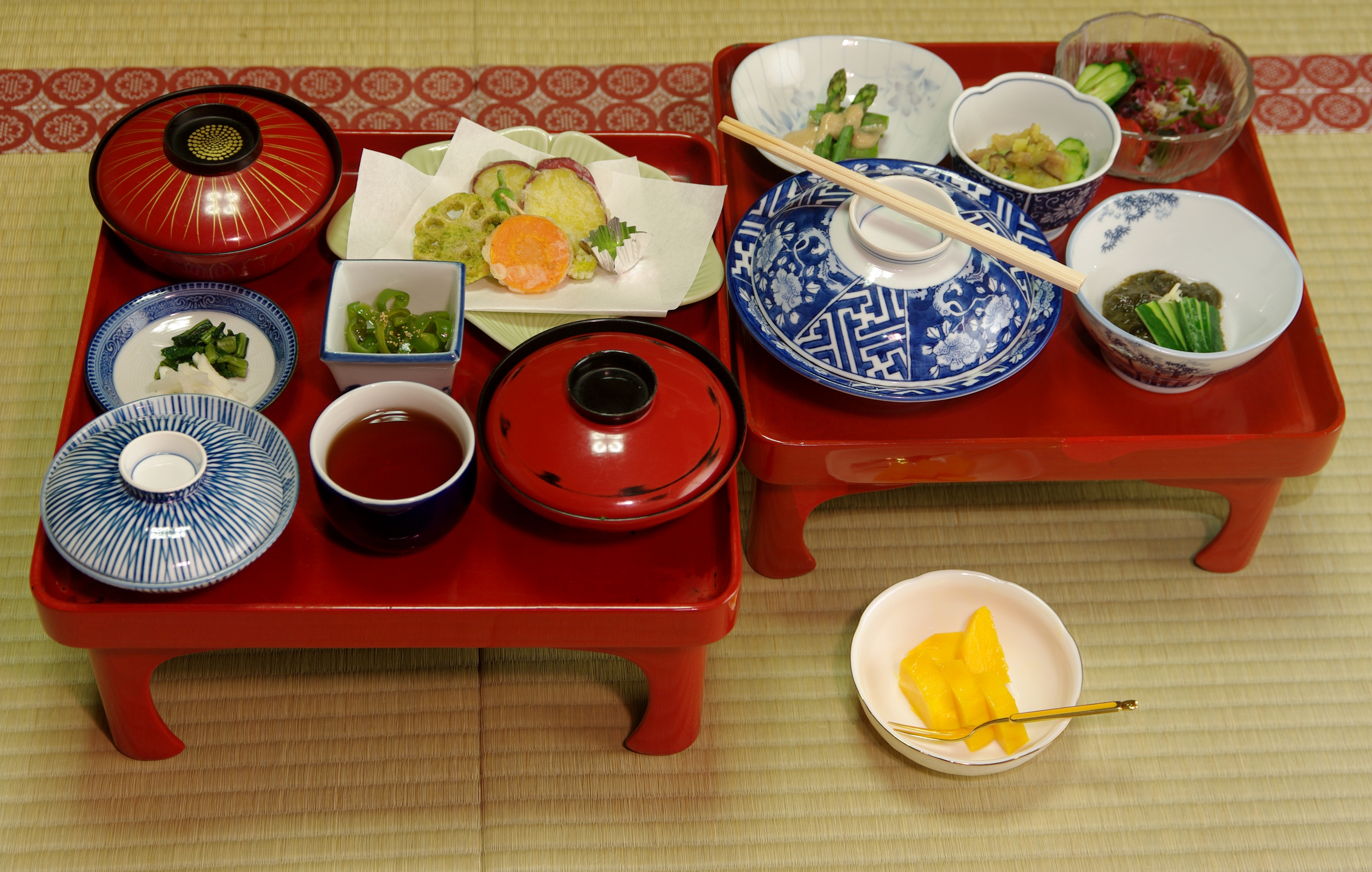 В Японии популярны блюда, приготовленные прямо на столе